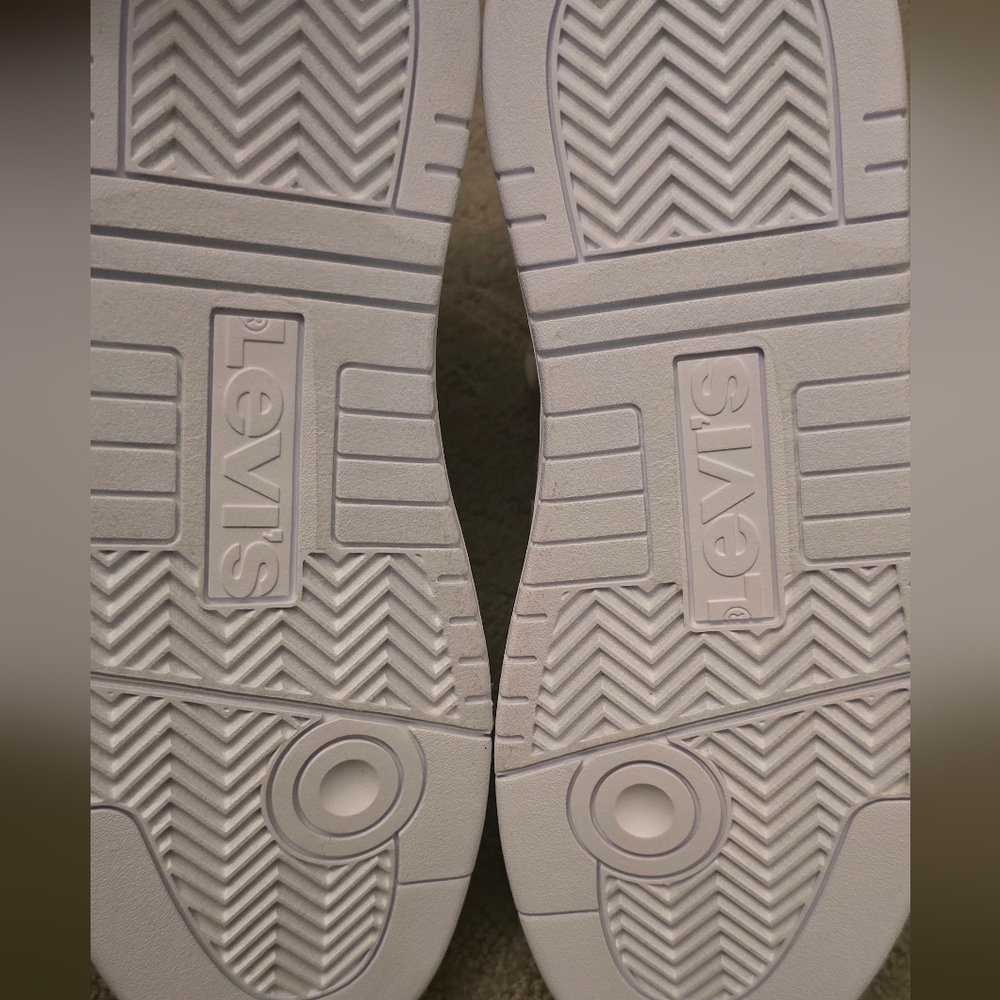 Levi's White Sneakers - Picture 8 of 9